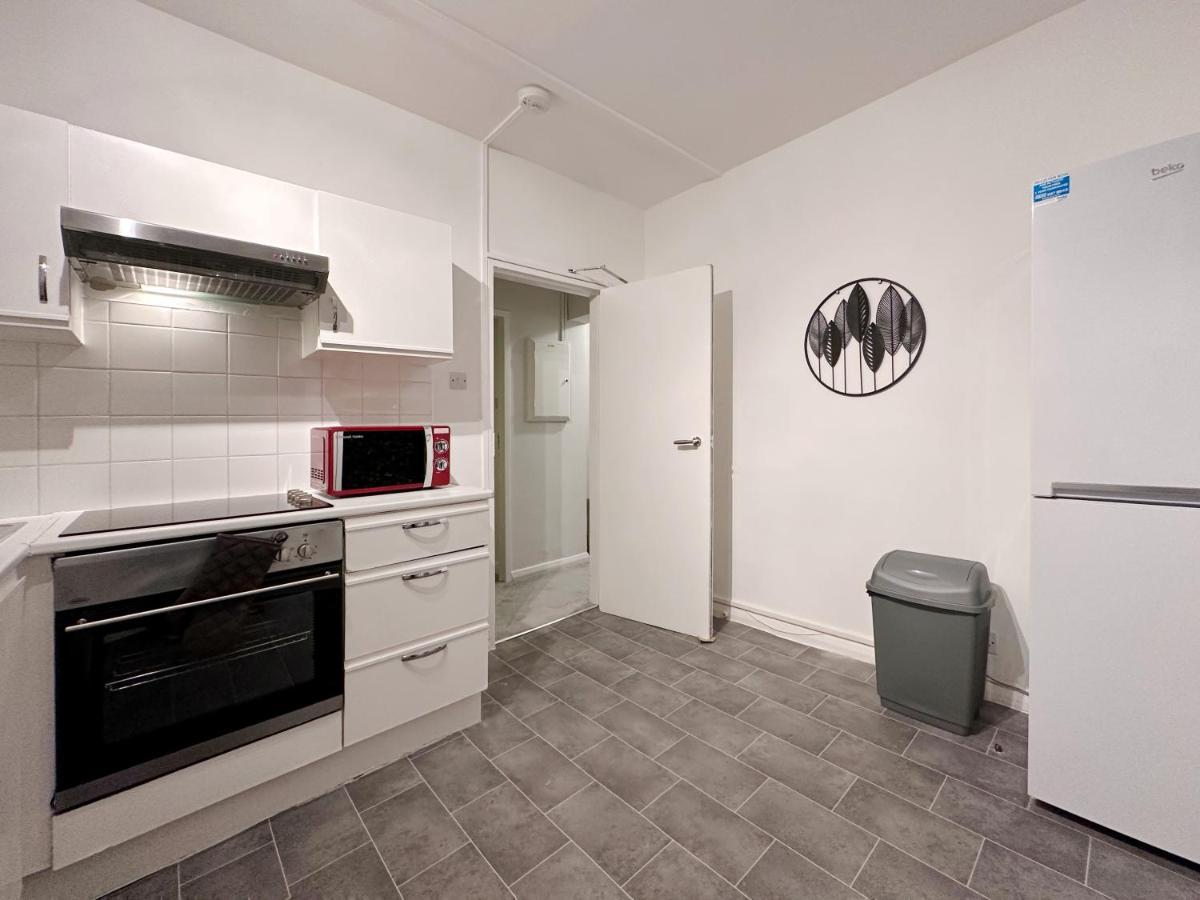 Zoey Place Near Thames River - 2 Double Beds, 1 Single Bed, Spacious, Ideal For Families Londres Exterior foto